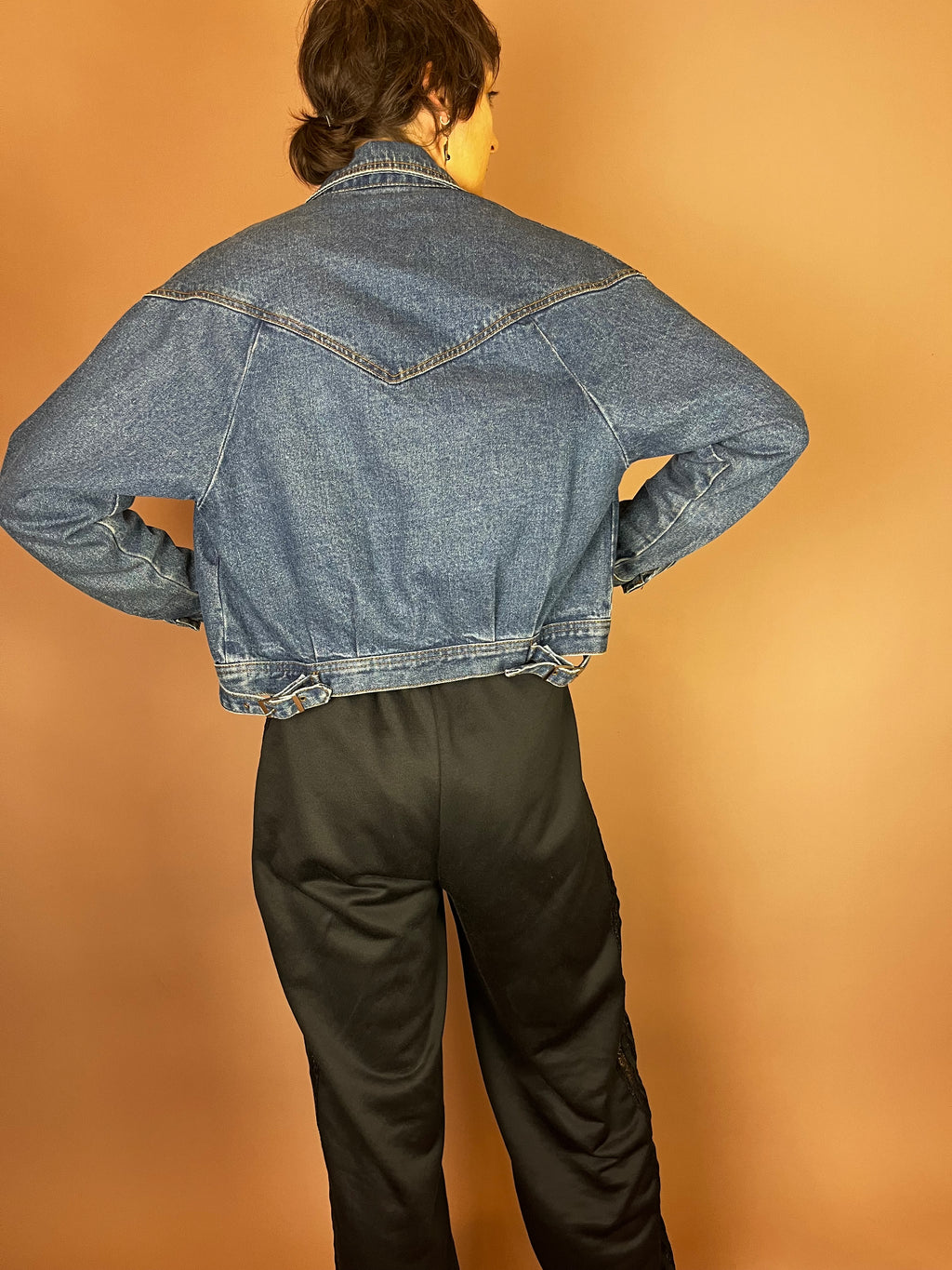 Kurze 80er Jeansjacke mit Reißverschluss in Mittelblau Gr. 34/36