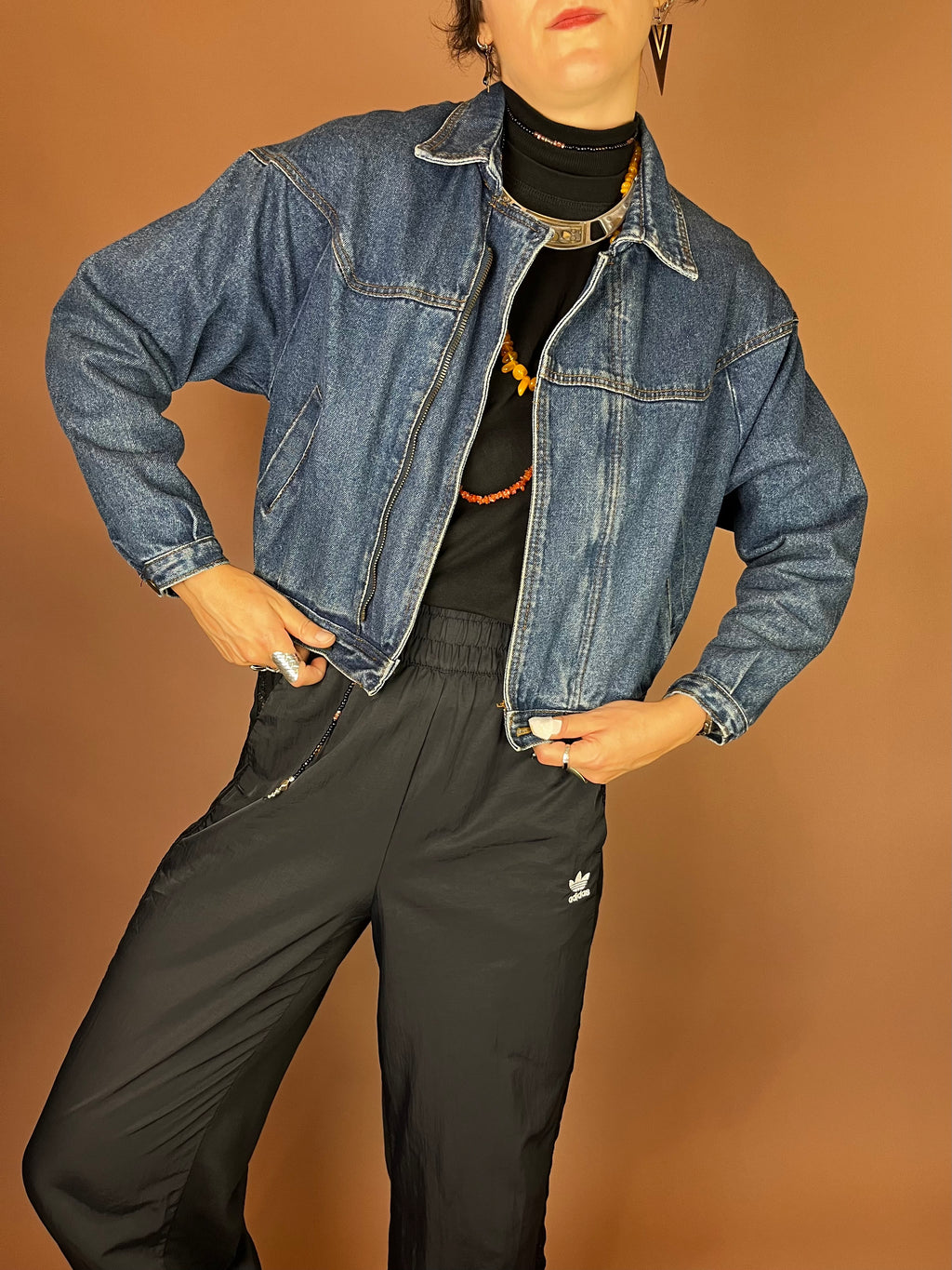 Kurze 80er Jeansjacke mit Reißverschluss in Mittelblau Gr. 34/36