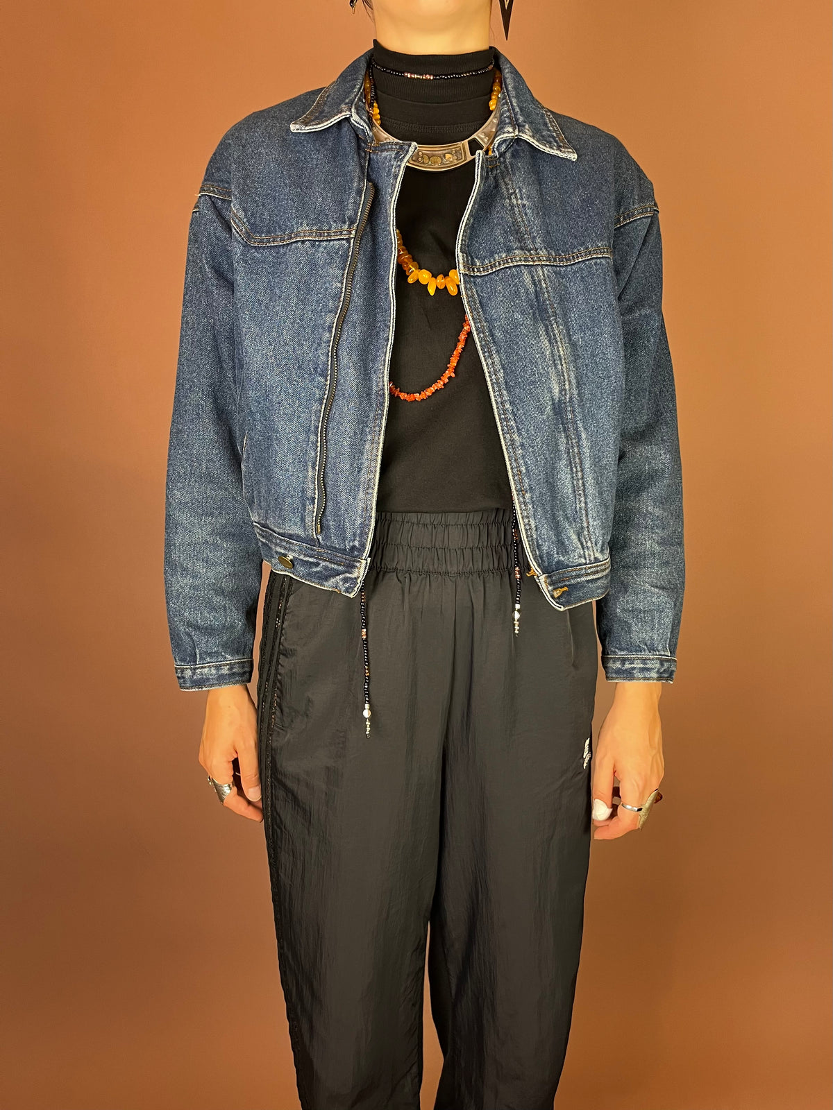 Kurze 80er Jeansjacke mit Reißverschluss in Mittelblau Gr. 34/36