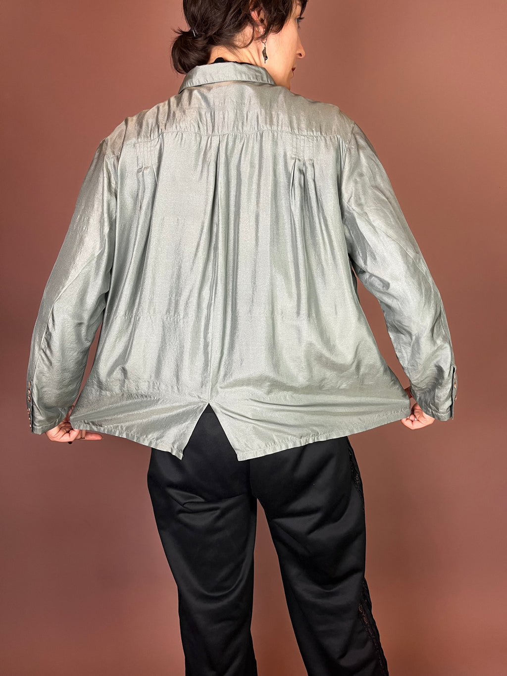 Schimmernde Seidenbluse in Salbeigrün mit Raffung Gr. 40
