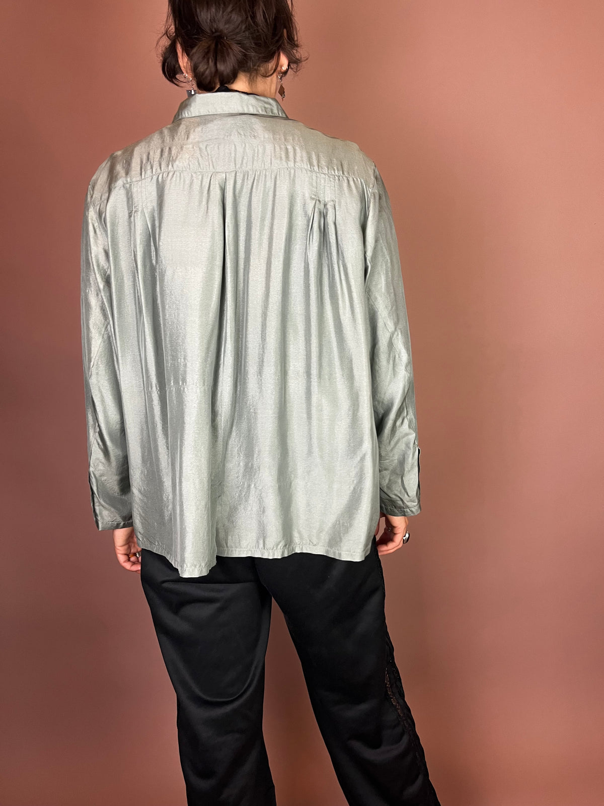 Schimmernde Seidenbluse in Salbeigrün mit Raffung Gr. 40