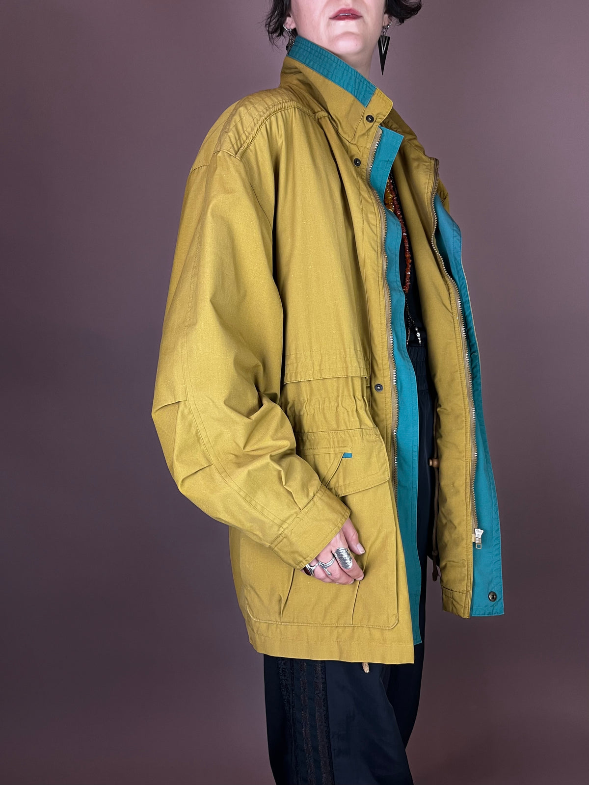 Senfgelbe 80er Utility Jacke mit petrolfarbenen Akzenten Gr. M