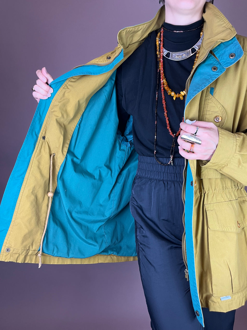 Senfgelbe 80er Utility Jacke mit petrolfarbenen Akzenten Gr. M