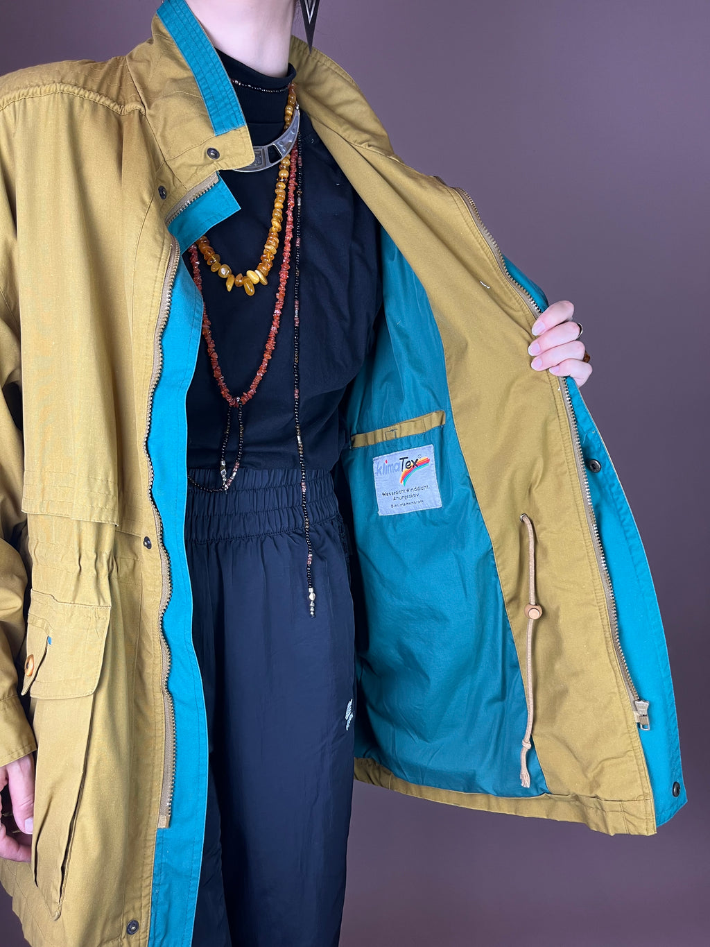 Senfgelbe 80er Utility Jacke mit petrolfarbenen Akzenten Gr. M