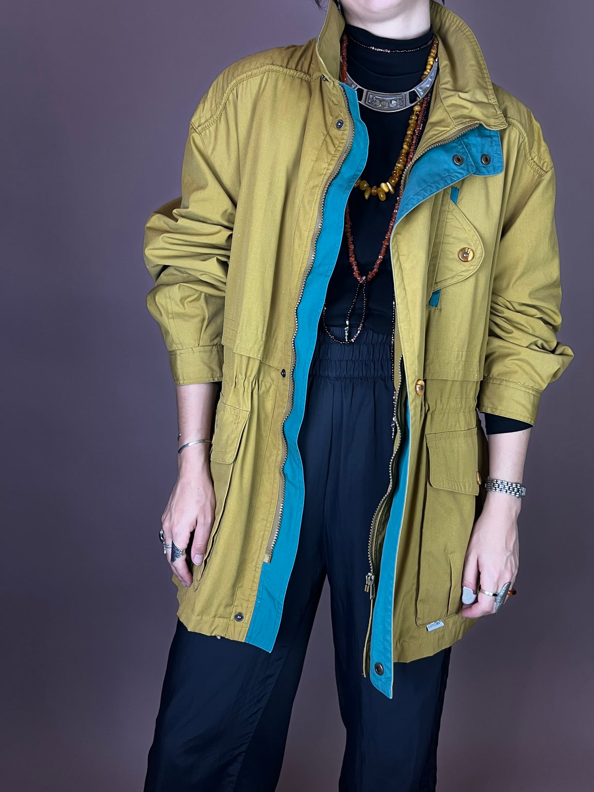 Senfgelbe 80er Utility Jacke mit petrolfarbenen Akzenten Gr. M
