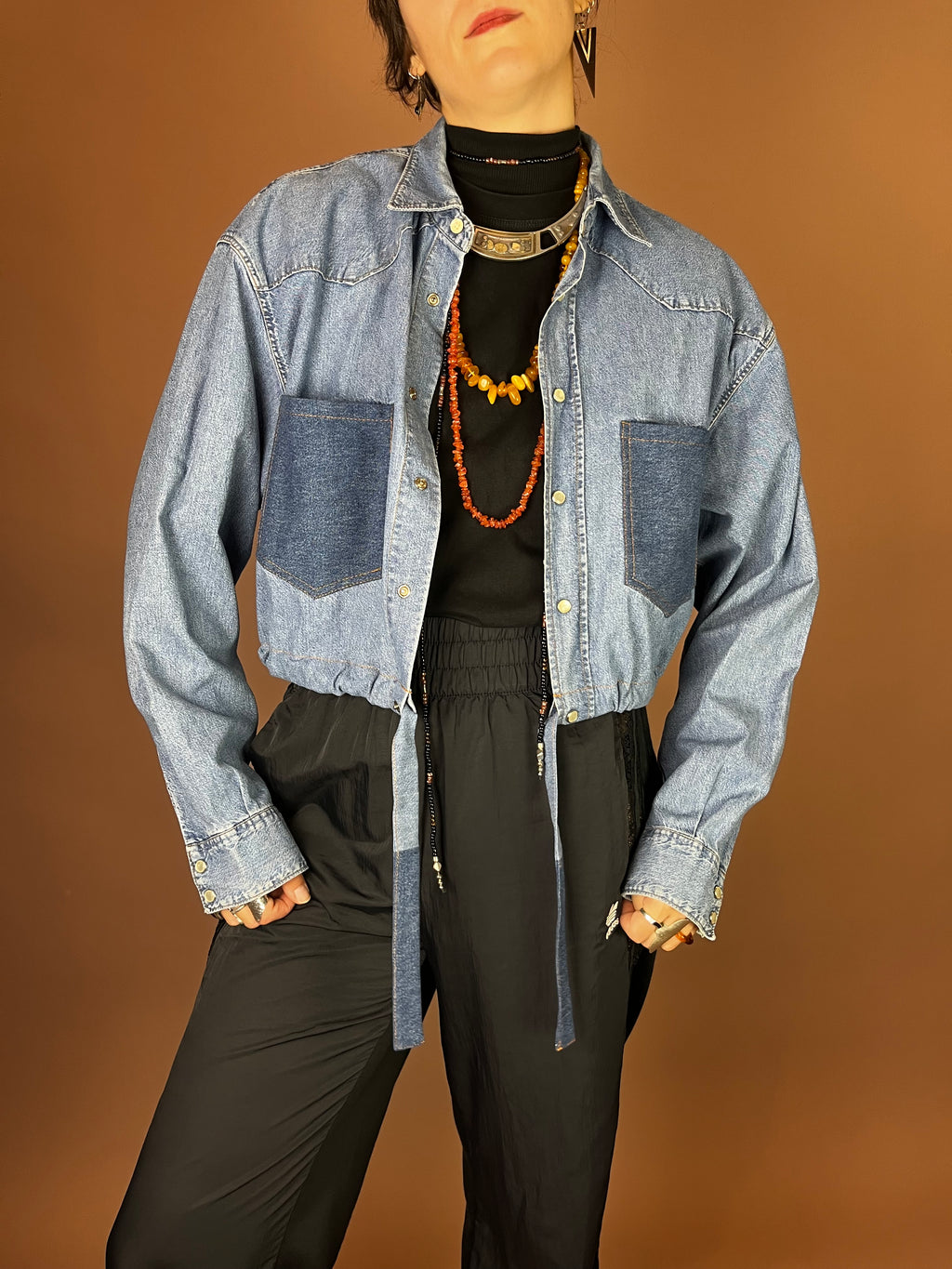 Upcycling Jeanshemd im Two Tone Look cropped mit Tunnelzug Gr. 36-40