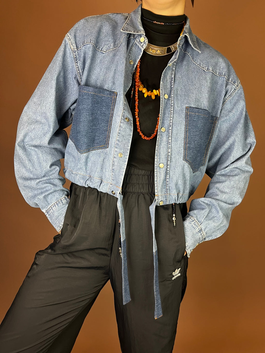 Upcycling Jeanshemd im Two Tone Look cropped mit Tunnelzug Gr. 36-40
