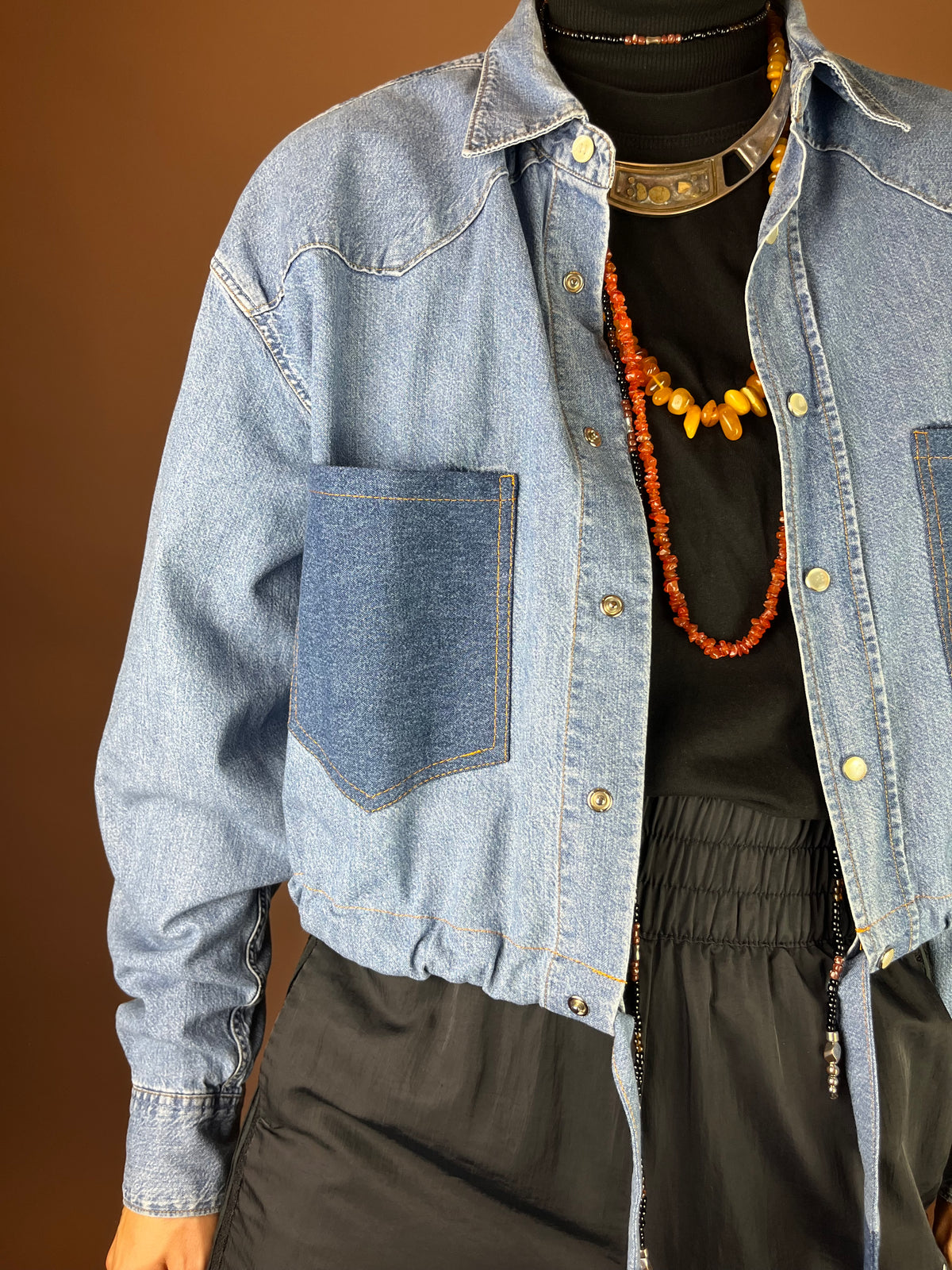 Upcycling Jeanshemd im Two Tone Look cropped mit Tunnelzug Gr. 36-40