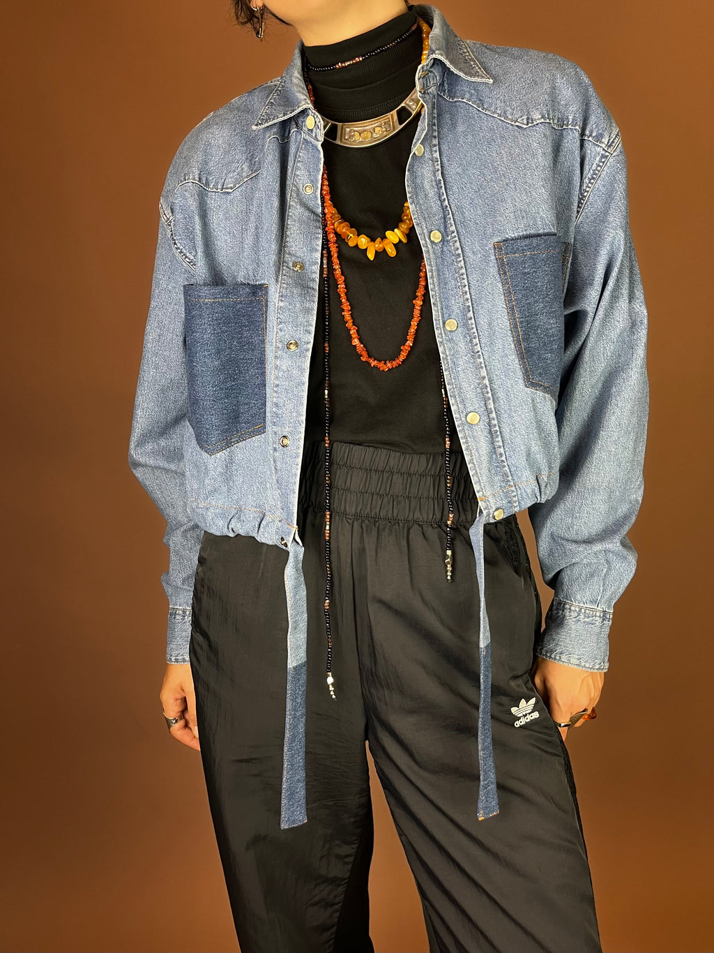 Upcycling Jeanshemd im Two Tone Look cropped mit Tunnelzug Gr. 36-40