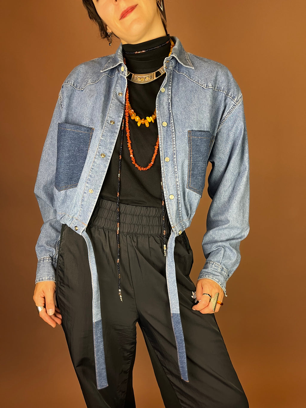 Upcycling Jeanshemd im Two Tone Look cropped mit Tunnelzug Gr. 36-40