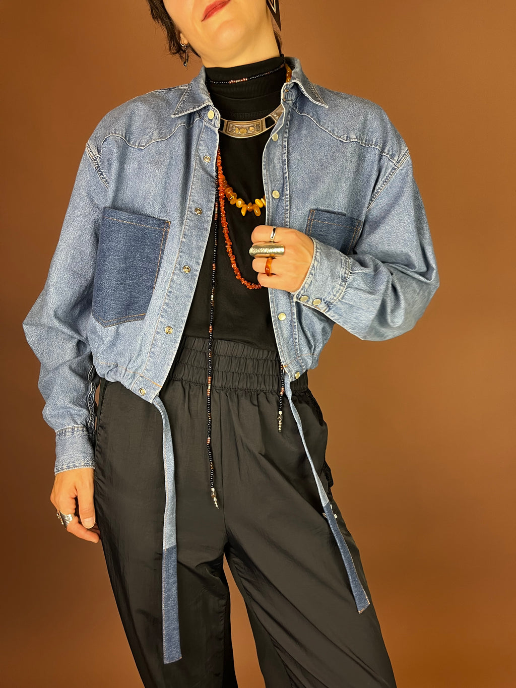 Upcycling Jeanshemd im Two Tone Look cropped mit Tunnelzug Gr. 36-40