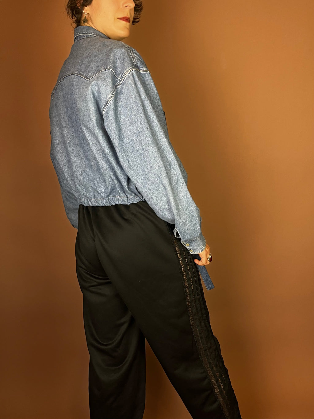 Upcycling Jeanshemd im Two Tone Look cropped mit Tunnelzug Gr. 36-40