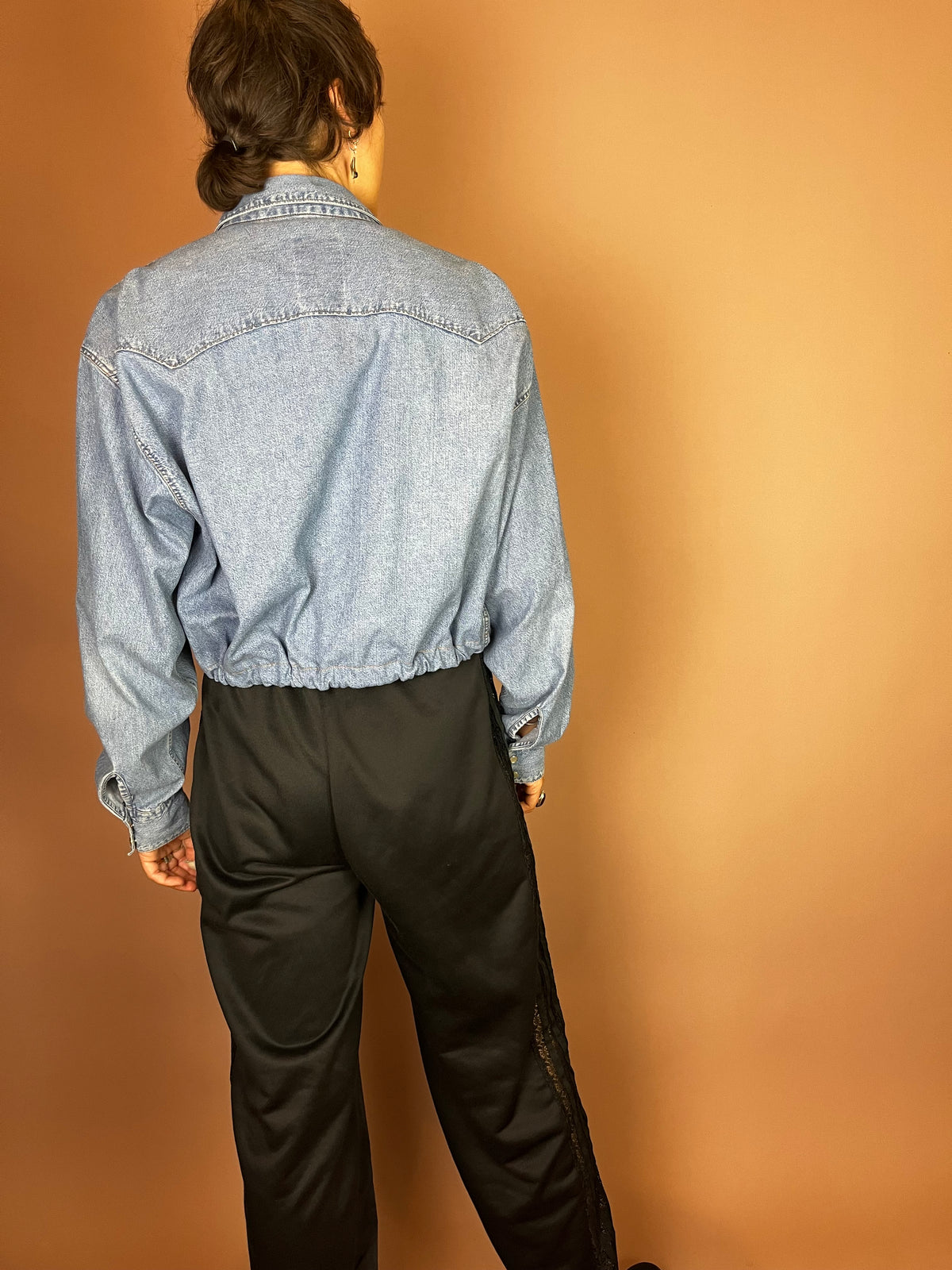 Upcycling Jeanshemd im Two Tone Look cropped mit Tunnelzug Gr. 36-40
