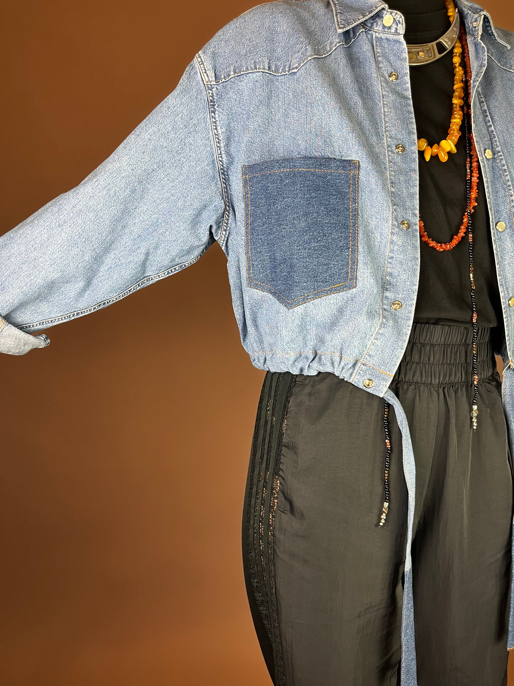 Upcycling Jeanshemd im Two Tone Look cropped mit Tunnelzug Gr. 36-40