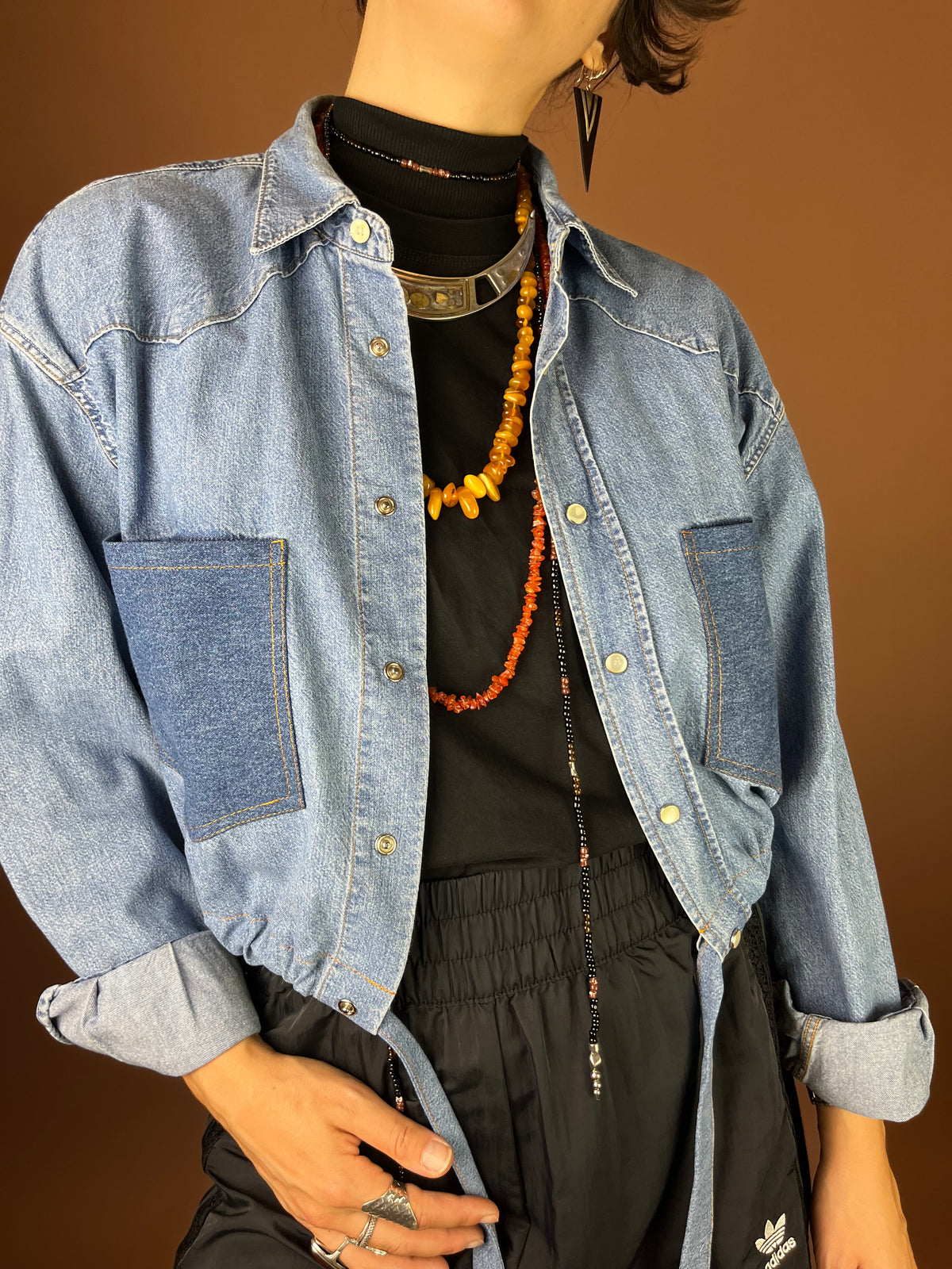 Upcycling Jeanshemd im Two Tone Look cropped mit Tunnelzug Gr. 36-40