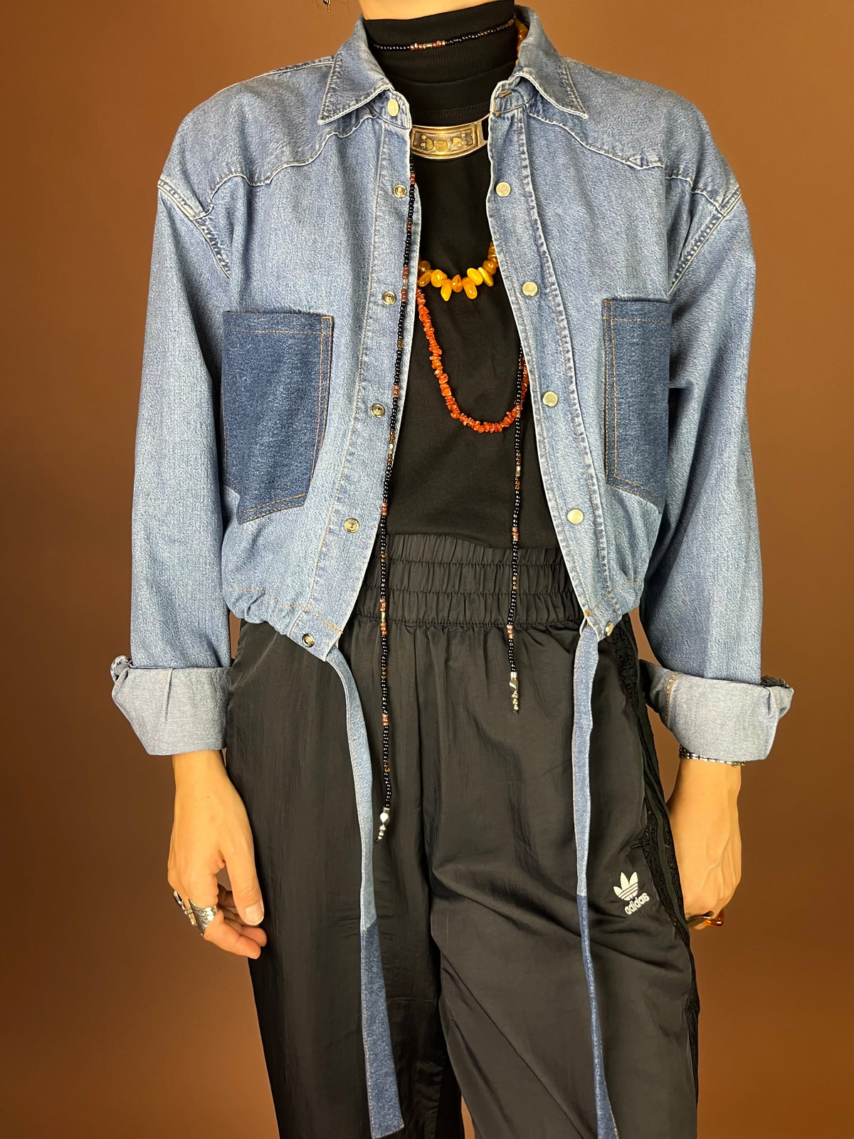 Upcycling Jeanshemd im Two Tone Look cropped mit Tunnelzug Gr. 36-40