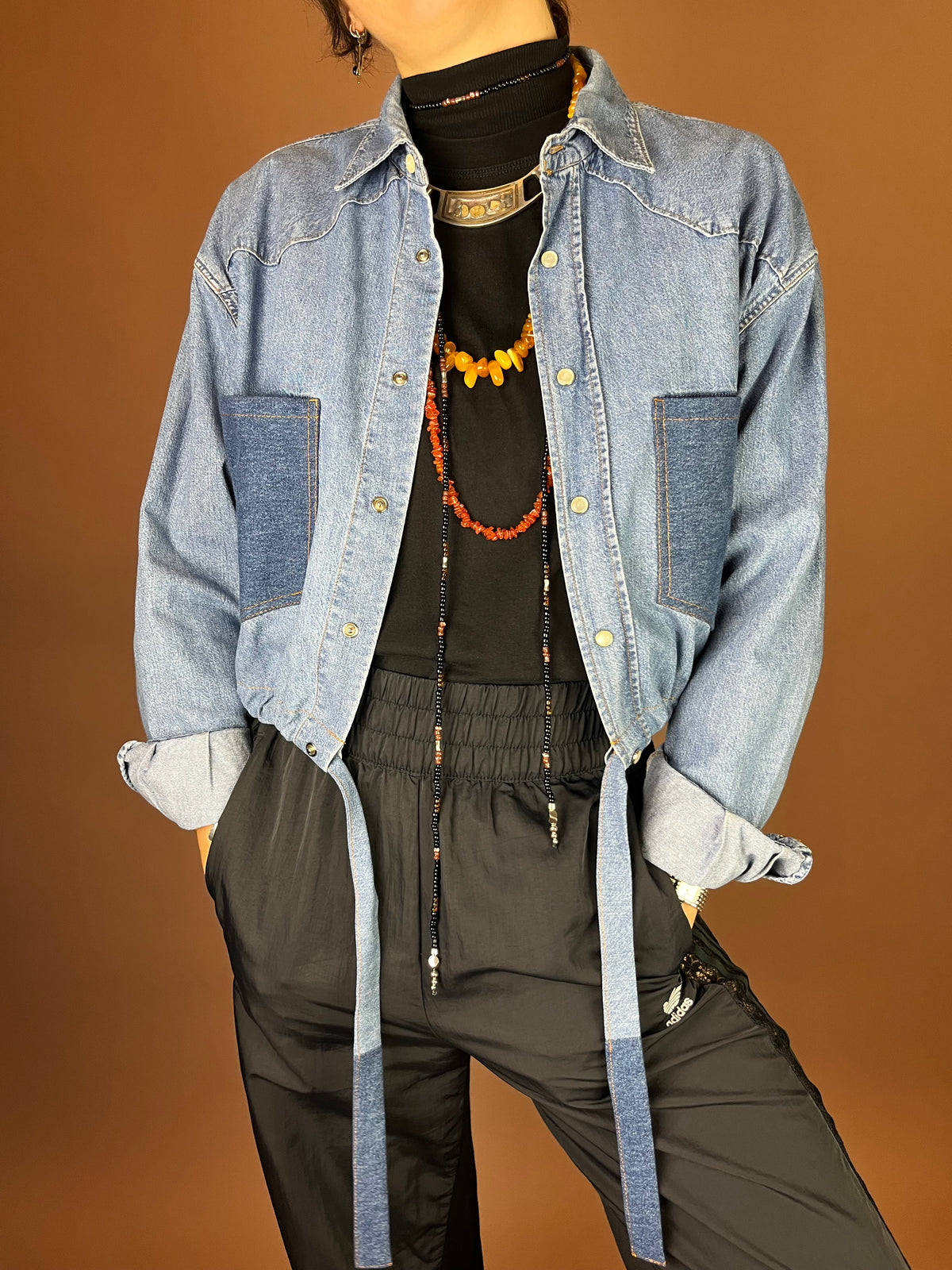 Upcycling Jeanshemd im Two Tone Look cropped mit Tunnelzug Gr. 36-40