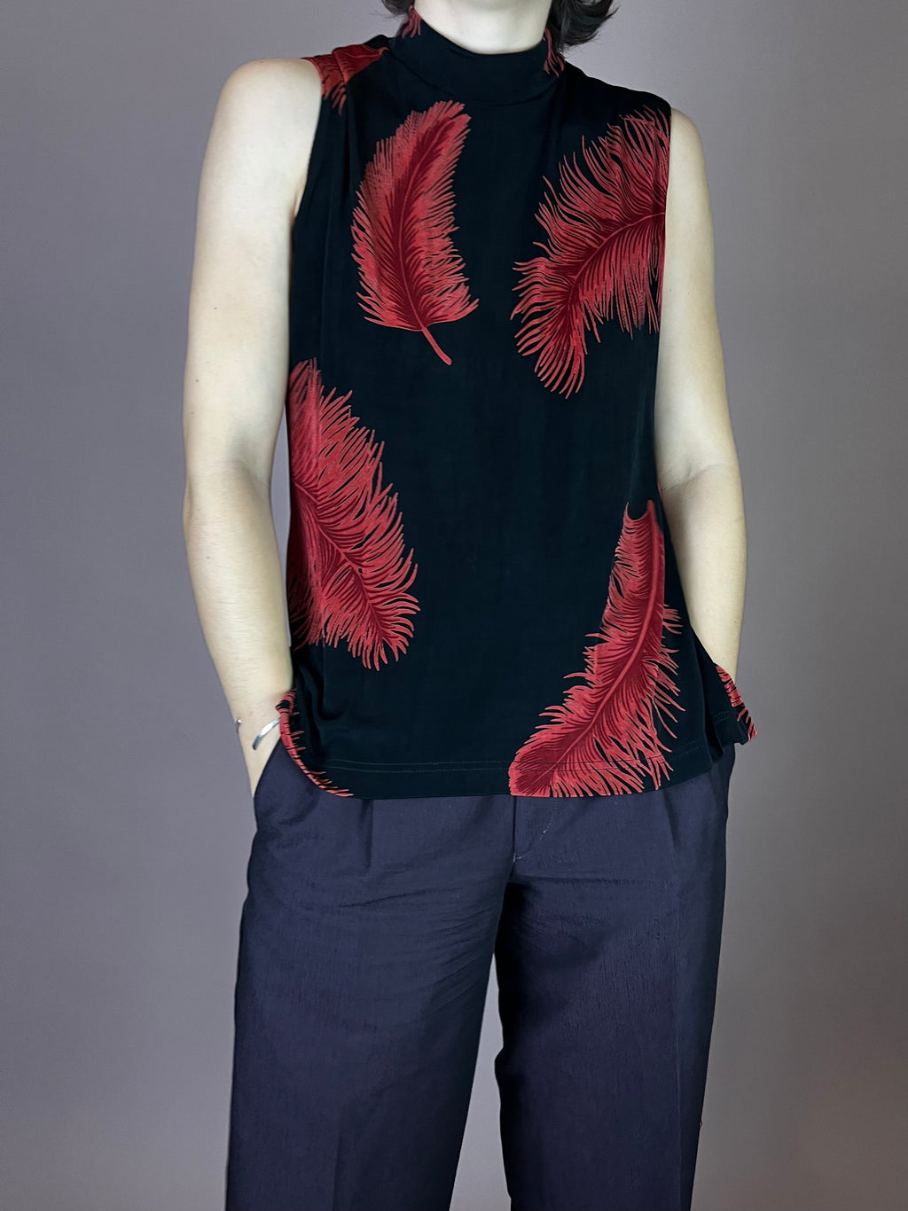 Top Turtle Neck Federn Schwarz Rot Gr. 40