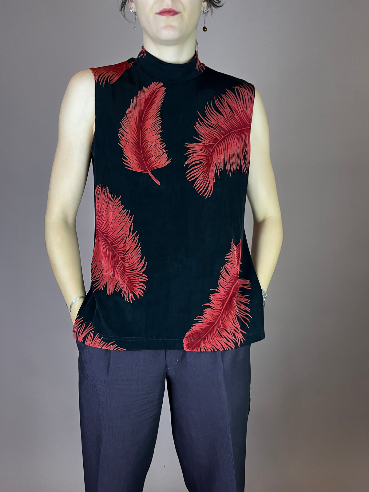 Top Turtle Neck Federn Schwarz Rot Gr. 40