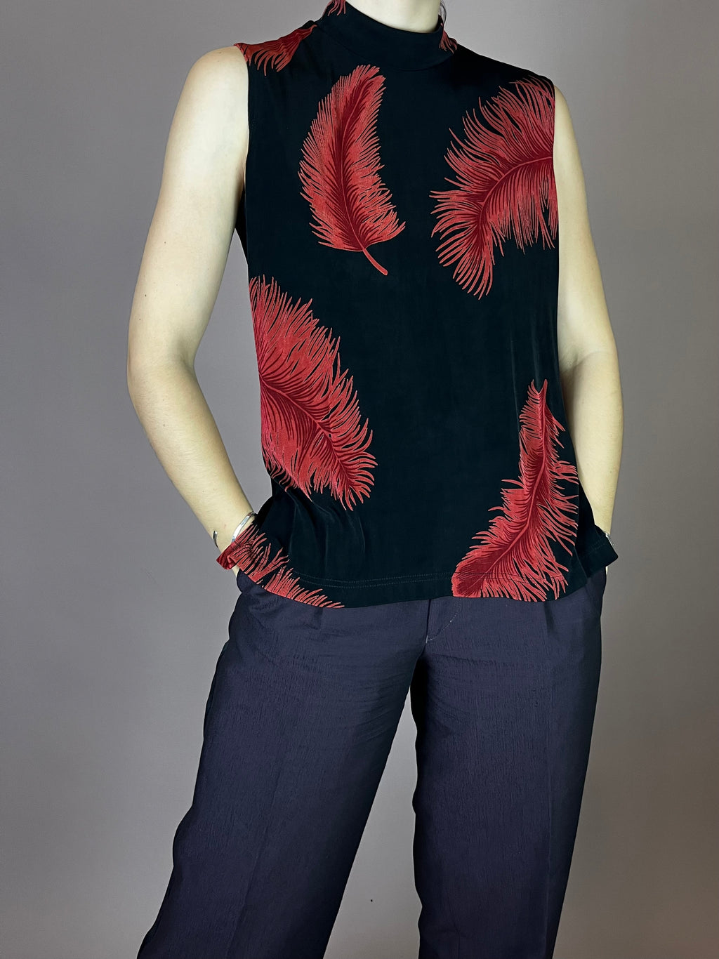 Top Turtle Neck Federn Schwarz Rot Gr. 40