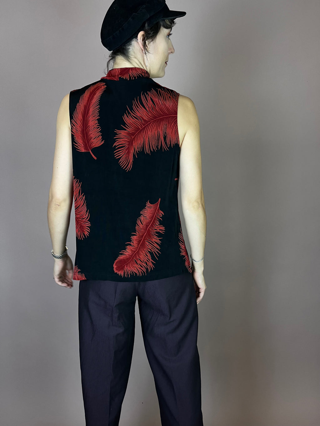 Top Turtle Neck Federn Schwarz Rot Gr. 40