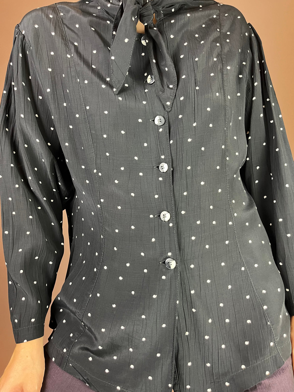 Bluse Schwarz Punkte Weiß Kapuze Gr. 40
