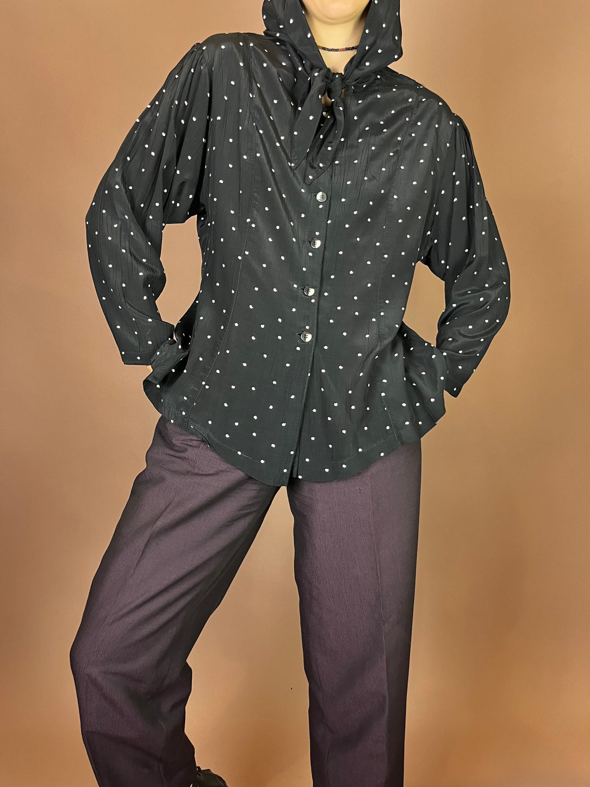 Bluse Schwarz Punkte Weiß Kapuze Gr. 40