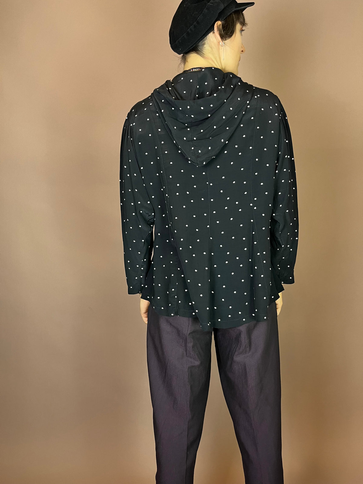 Bluse Schwarz Punkte Weiß Kapuze Gr. 40