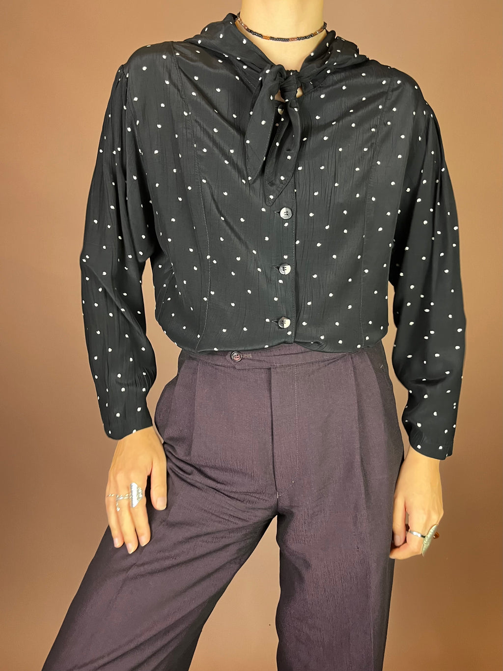 Bluse Schwarz Punkte Weiß Kapuze Gr. 40