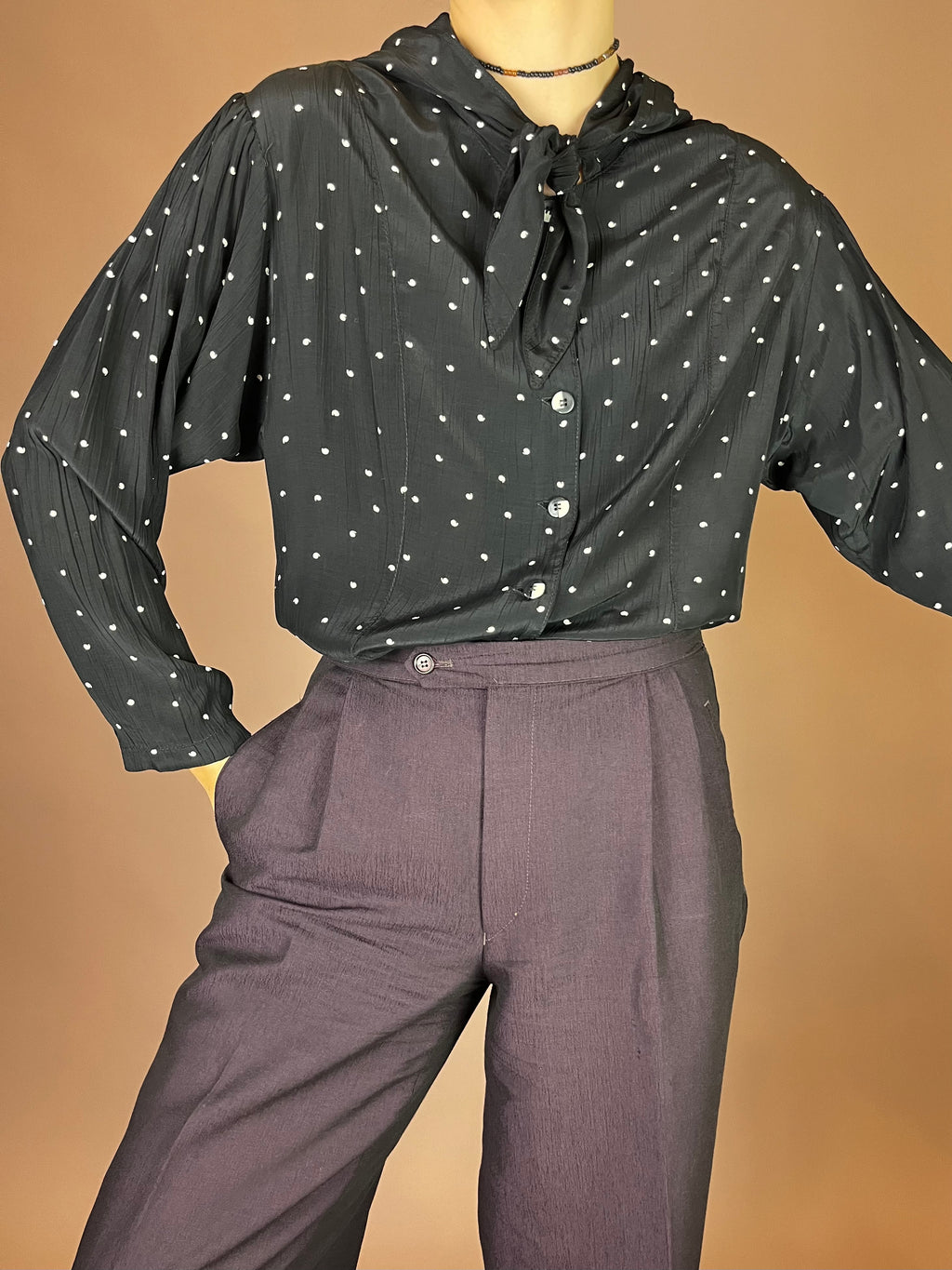 Bluse Schwarz Punkte Weiß Kapuze Gr. 40