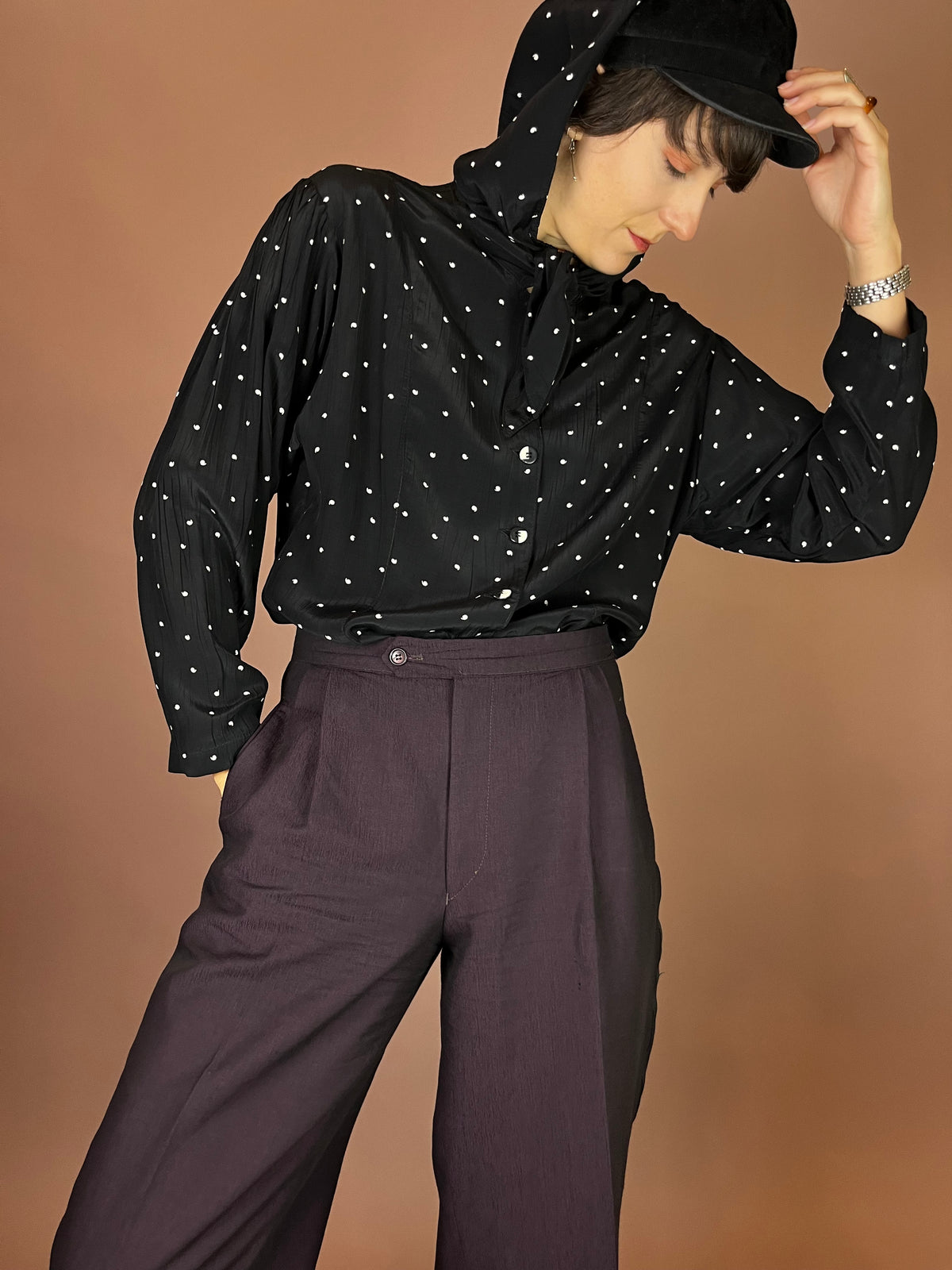 Bluse Schwarz Punkte Weiß Kapuze Gr. 40