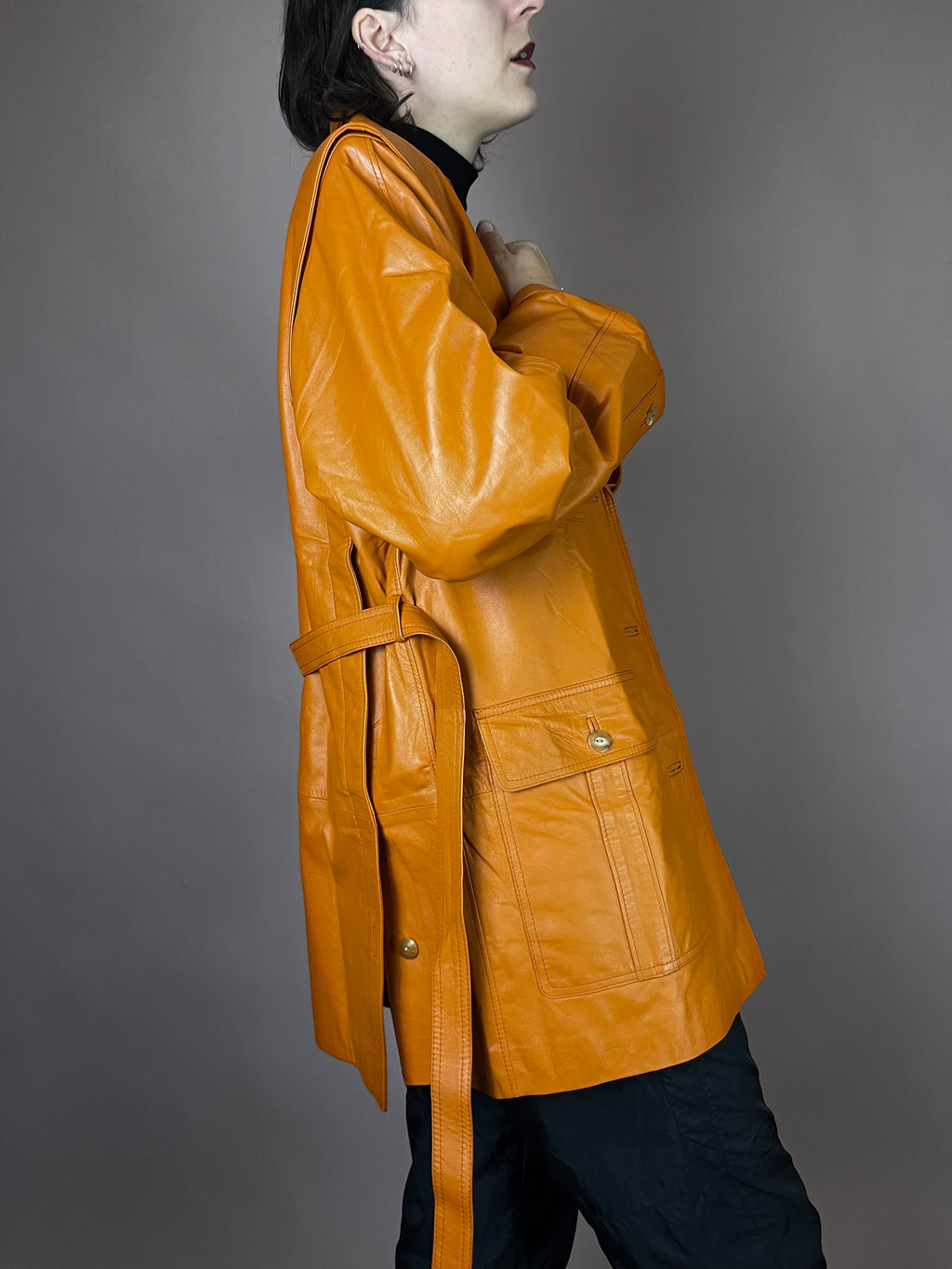Lederjacke Orange Taschen Gürtel Gr. 40